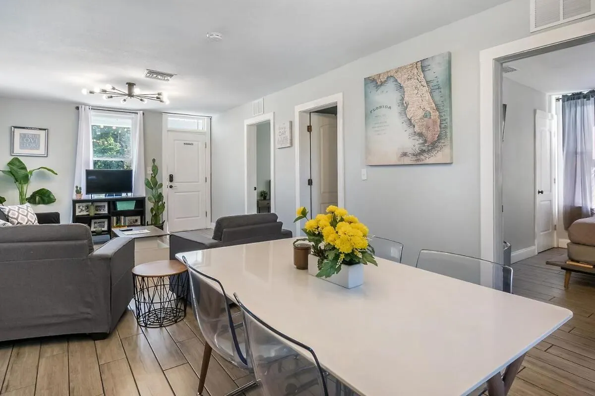 Vakantiehuis Recently Renovated! 3Br 2Ba Ybor Bungalow Tampa