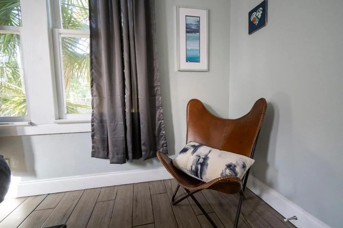 Recently Renovated! 3Br 2Ba Ybor Bungalow Tampa 0*,  Verenigde Staten