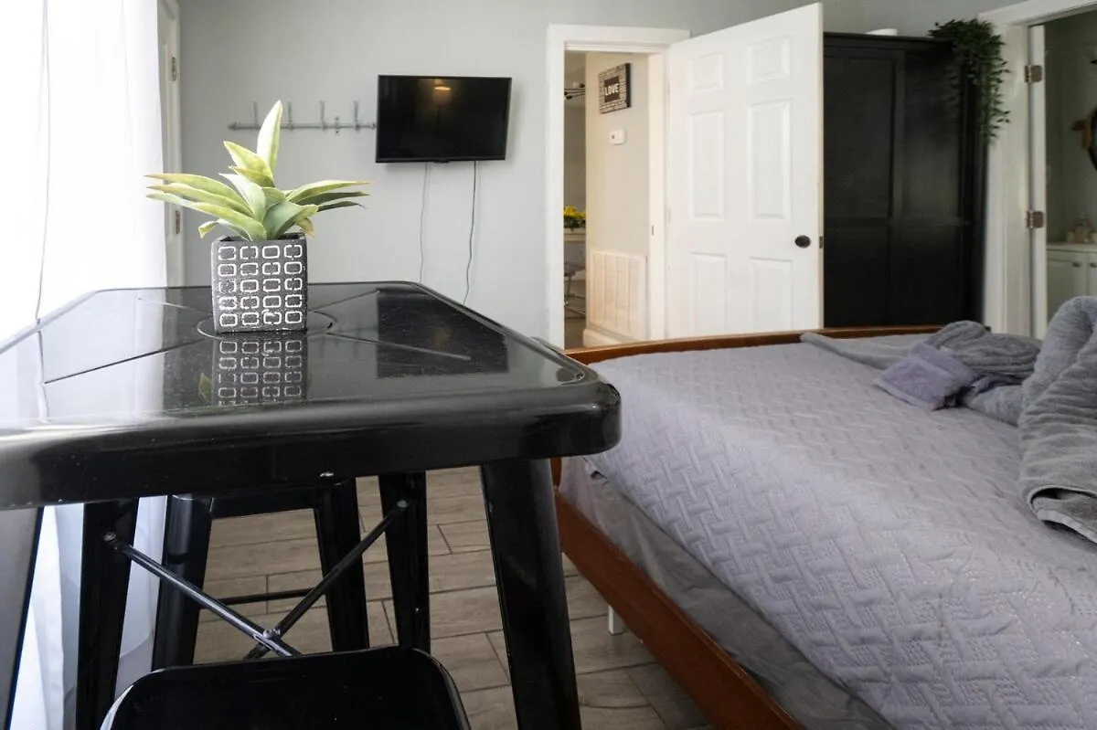 Recently Renovated! 3Br 2Ba Ybor Bungalow Tampa Vakantiehuis