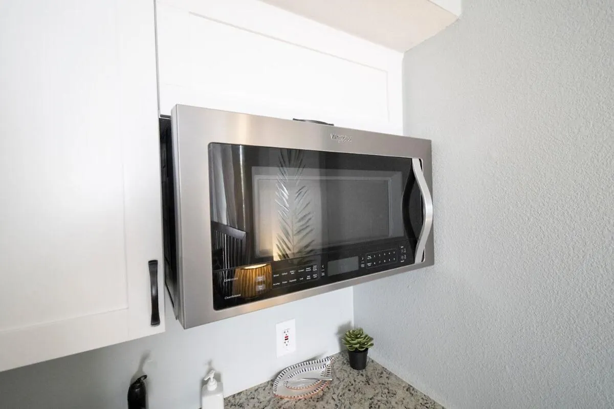 Recently Renovated! 3Br 2Ba Ybor Bungalow Tampa 0*,  Verenigde Staten
