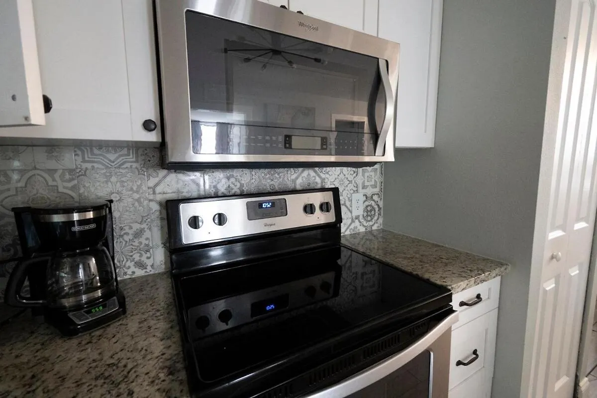 Vakantiehuis Recently Renovated! 3Br 2Ba Ybor Bungalow Tampa