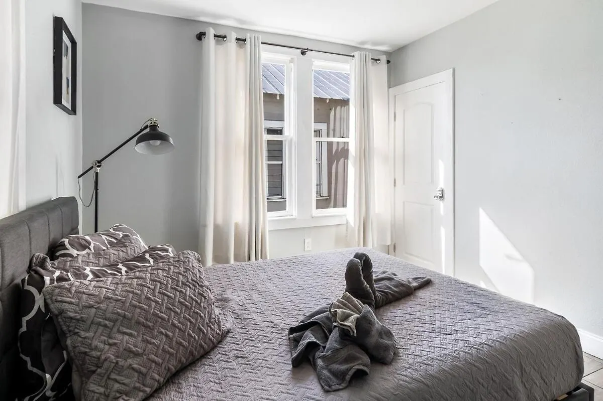 Vakantiehuis Recently Renovated! 3Br 2Ba Ybor Bungalow Tampa Verenigde Staten