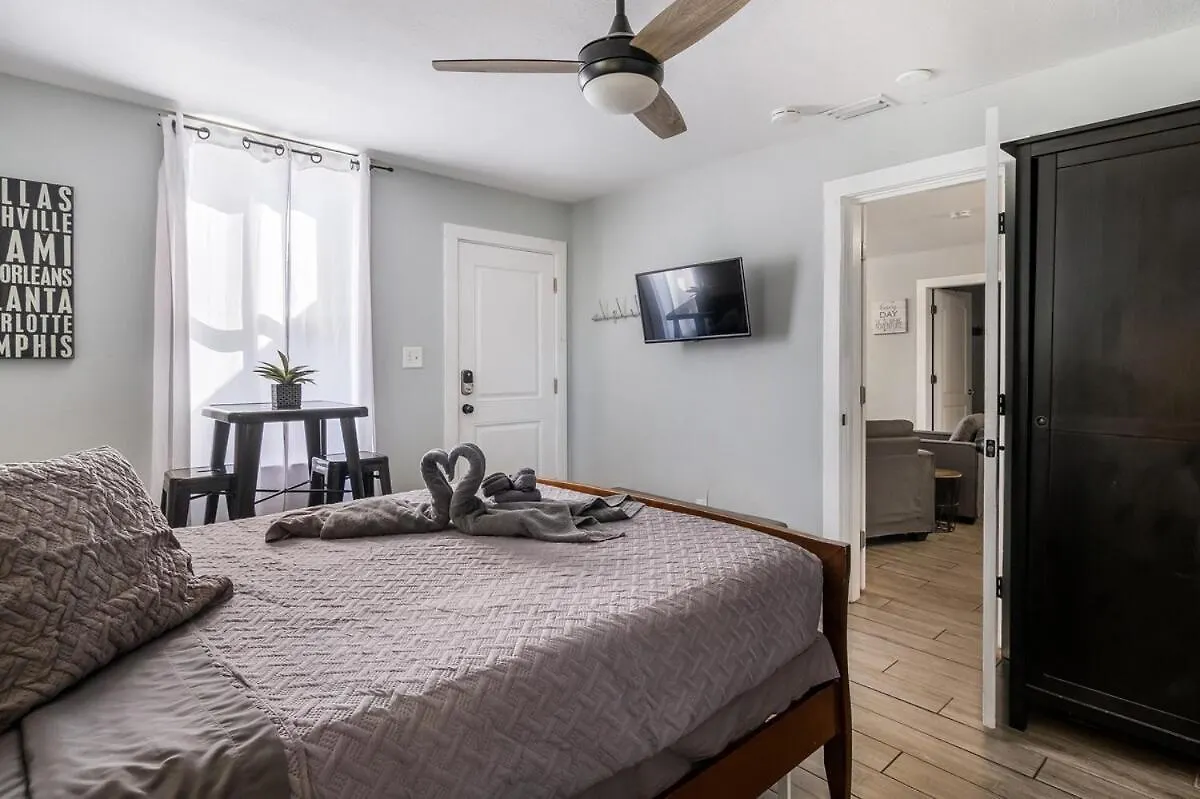 Recently Renovated! 3Br 2Ba Ybor Bungalow Tampa Vakantiehuis