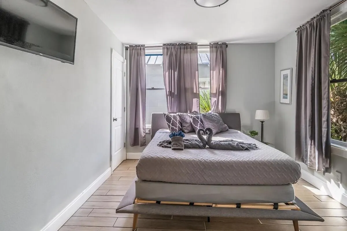 Vakantiehuis Recently Renovated! 3Br 2Ba Ybor Bungalow Tampa